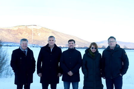 OBISK MINISTRA ZA OKOLJE,PODNEBJE IN ENERGIJO mag BOJANA KUMRA NA CERKNIŠKEM JEZERU 10 FOTO LJUBO VUKELIČ